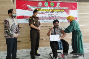 100 orang warga ikuti vaksinasi giat bhakti sosial Kejari HST