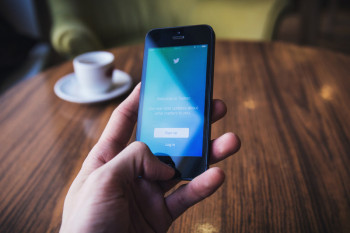Kini akun Twitter yang berisi konten kasar akan diblokir
