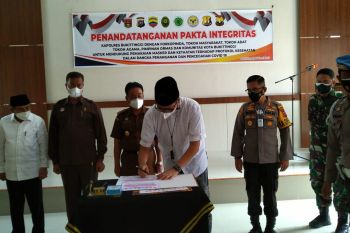 Cegah COVID-19 Forkopimda tandatangani Pakta Integritas bersama elemen masyarakat Bukittinggi
