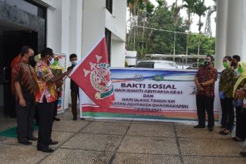 Kejati Papua gelar bakti sosial bagi paket sembako