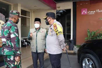 Pemkot Mataram mengecek kesiapan ruang isolasi di RS darurat COVID-10