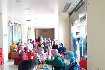 Wakil wali Kota Solok tinjau kegiatan vaksinasi COVID-19