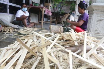 Produksi Tusuk Sate di Kediri