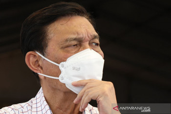 Luhut minta masyarakat tak jemawa, tetap waspada COVID-19