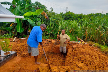 Penggali kubur kelelahan, banyak pasien meninggal