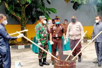 Kejari Pasaman musnahkan narkoba 1 kilo lebih (Video)