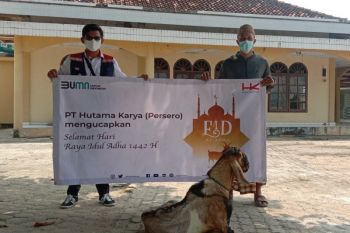 PT HK bagikan 13 ekor hewan kurban kepada masjid sekitar ruas tol