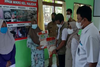 Bulog Semarang mulai salurkan bantuan beras PPKM 2021