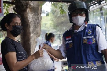Pemprov NTB kembali membagikan ribuan paket sembako