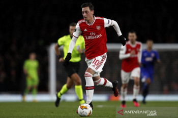 Mesut Ozil berikan dukungan kepada Bukayo Saka soal kegagalan penalti