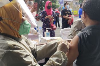 Warga Bandarlampung sulit dapat vaksin COVID-19
