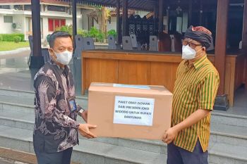 Warga isoman Banyumas terima bantuan obat-obatan