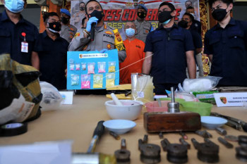 Pengungkapan kasus produksi ekstasi rumahan