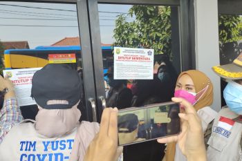 Satgas COVID-19 di Bandarlampung segel satu kafe langgar prokes PPKM