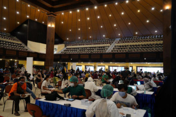 OJK bersama UGM menggelar vaksinasi massal sasar 8.000 peserta di DIY