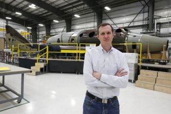 Lagi, Virgin Galactic akan terbangkan eks CEO ke luar angkasa