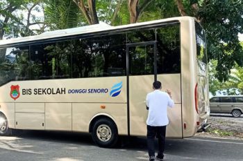 Dukung pelayanan masyarakat, DSLNG telah sumbangkan sembilan kendaraan operasional bagi daerah