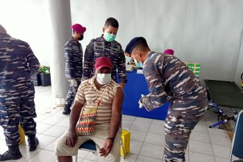 TNI AL telah vaksinasi 19.056 warga Maluku dan Papua
