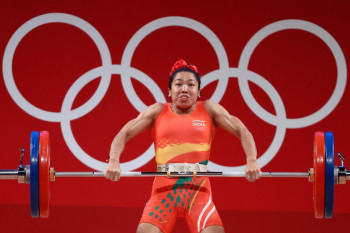 Lifter India dapat bonus piza seumur hidup usai meraih perak Olimpiade