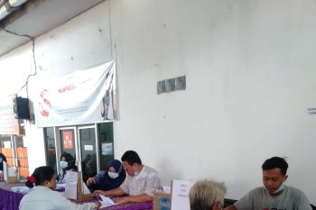 Kantor Pos Baturaja cairkan dana BST