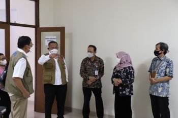 Kepala BNPB meninjau Posko PPKM dan selter COVID-19 di Sleman