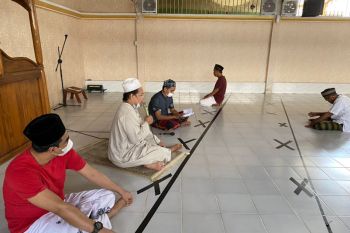 Warga binaan Lapas Rajabasa menggelar shalawat memohon kesehatan