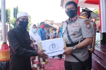 SPN Polda Sulut salurkan paket Sembako bagi warga terdampak pandemi