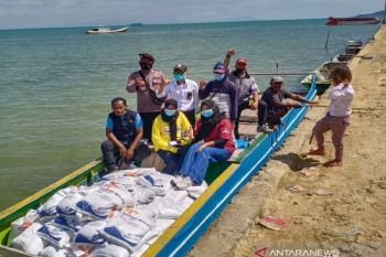 Bulog Sulawesi Tenggara tuntas salurkan bantuan beras PPKM Mikro 2021