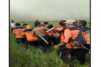 Kelelahan padamkan kebakaran, seorang personel BPBD Barsel meninggal