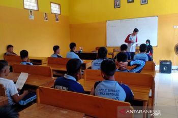 Warga binaan Lapas Anak Kendari diberi pendidikan layaknya formal