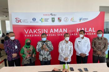 OJK Riau gesa vaksinasi 39 ribu pekerja di sektor jasa keuangan