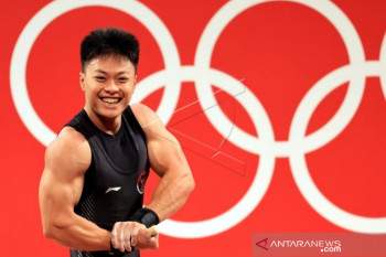 Wali Kota Makassar beri penghargaan kepada lifter Rahmat peraih perunggu Olimpiade