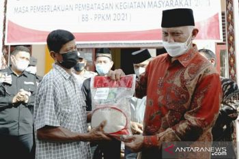 Bagi warga Agam terdampak PPKM, pada bantuan ini dari Bulog Bukittinggi