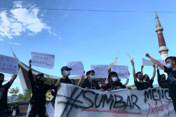 Pelaku UMKM berunjuk rasa tuntut pelonggaran PPKM (Video)