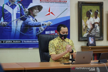 Ibas ajak masyarakat   tetap tersenyum di tengah kesulitan