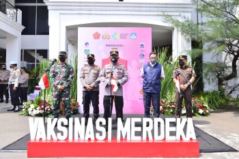 Kapolri nyatakan siap kerja sama dengan semua pihak percepat vaksinasi