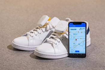 Sepatu navigasi untuk pejalan kaki