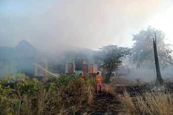 Belasan kamar kos-kosan di Kupang ludes terbakar