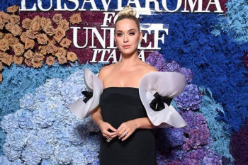 Katy Perry -  John Legend duet di "LuisaViaRoma for UNICEF"