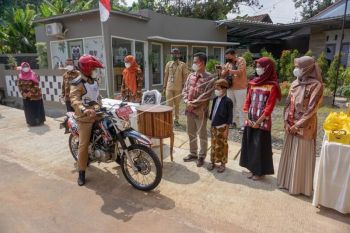Hajatan khitanan dengan sistem "drive thru"