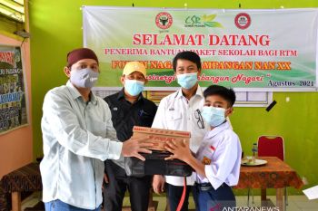 PT Semen Padang berikan bantuan pendidikan untuk 30 pelajar di Pampangan