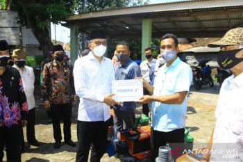 Gapoktan Probolinggo terima bantuan alat mesin pertanian.