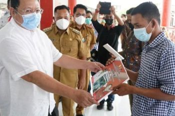 Ketua Komisi IV DPR RI serahkan bantuan P2L kepada 20 KWT di Lampung Selatan