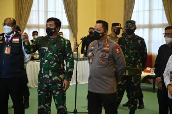 Kapolri dan Panglima TNI cek penanganan COVID-19 di Kalimantan Selatan