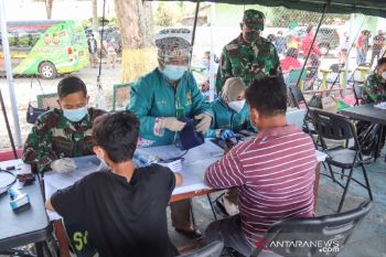 TNI/Polri bersama Pemkot Jayapura vaksinasi 1.367 orang warga