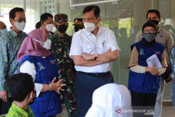 Luhut tinjau pelaksanaan vaksinasi COVID-19 di Sleman
