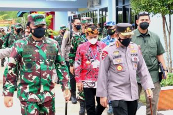 Kunjungi Kaltara, Kapolri Beri Bantuan 50 Tabung Oksigen