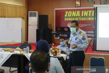 Imigrasi Makassar detensi WN Singapura masuk Indonesia secara ilegal