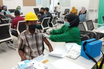 Ribuan karyawan PT AMP Plantation telah divaksinasi COVID-19