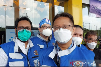 Menkes: Vaksin 'booster' untuk nakes bisa campuran dua jenis